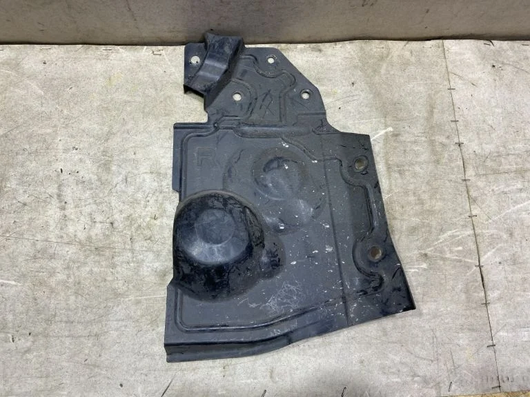 Пыльник двигателя правый Nissan X-Trail T32 R9M