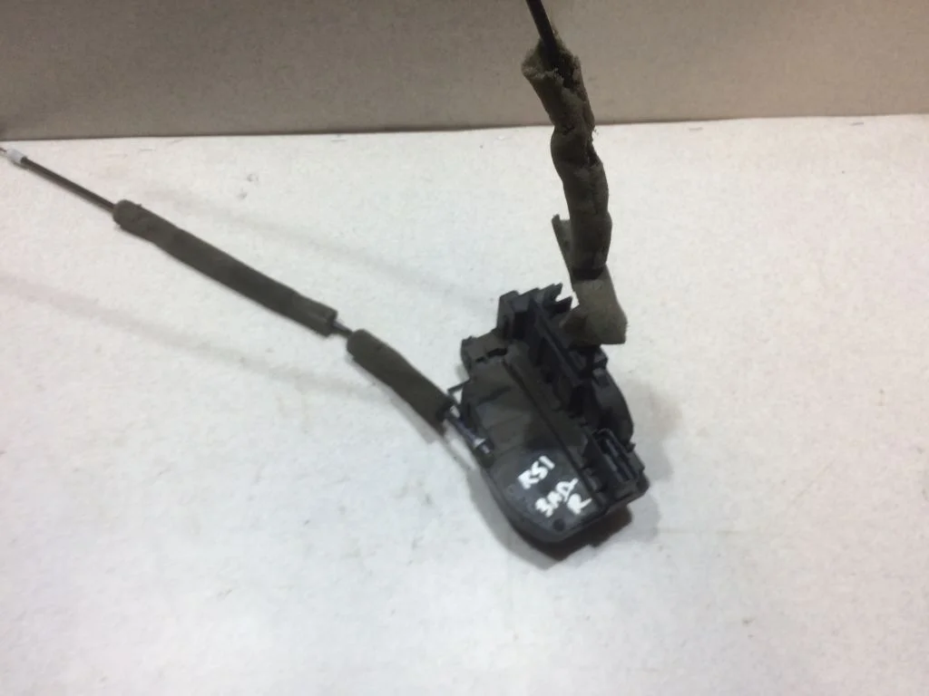 Замок задний правый Nissan Pathfinder R51