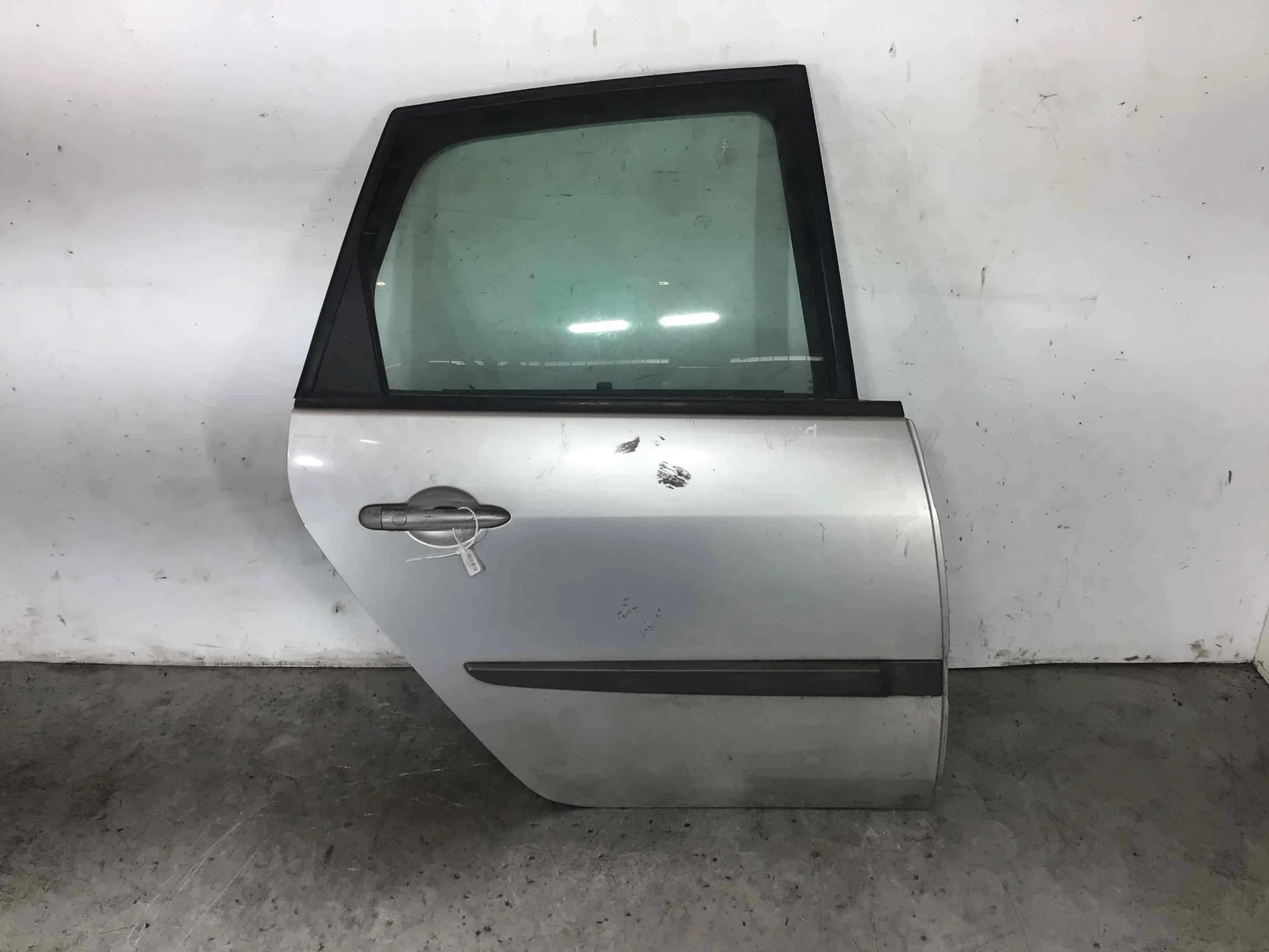 Дверь задняя правая Renault Scenic 2 поколение (2003-2006) дизель 1.9 dCi Механика Минивэн