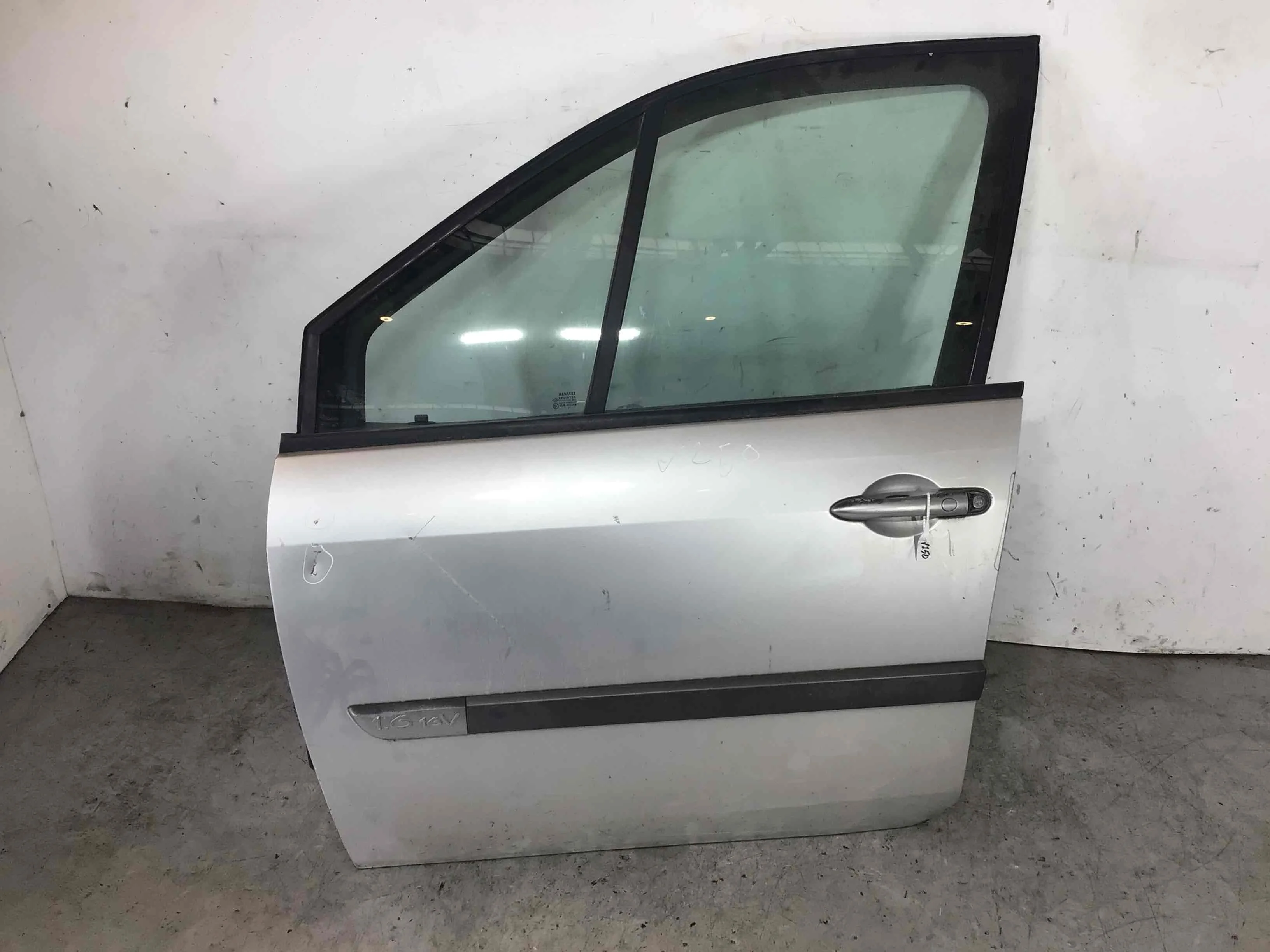 Дверь передняя левая Renault Scenic 2 поколение (2003-2006) бензин 1.6 i Механика Минивэн