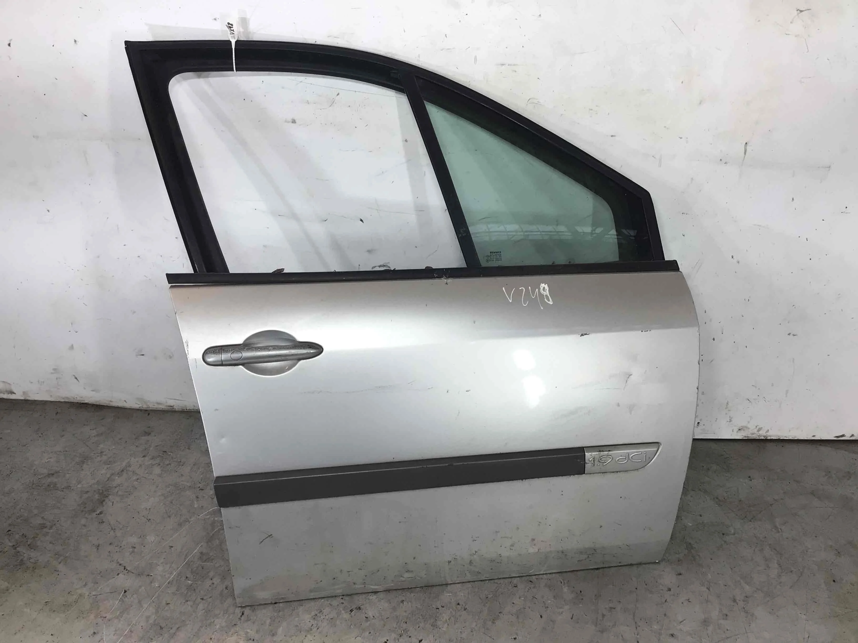 Дверь передняя правая Renault Scenic 2 поколение (2003-2006) дизель 1.9 dCi Механика Минивэн