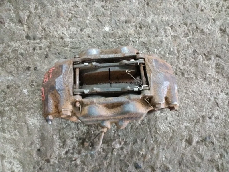 Суппорт передний правый Toyota Land Cruiser Prado 120 (2002-2009) 2008 4773060261 ВНЕДОРОЖНИК 4.0 I 1GRFE