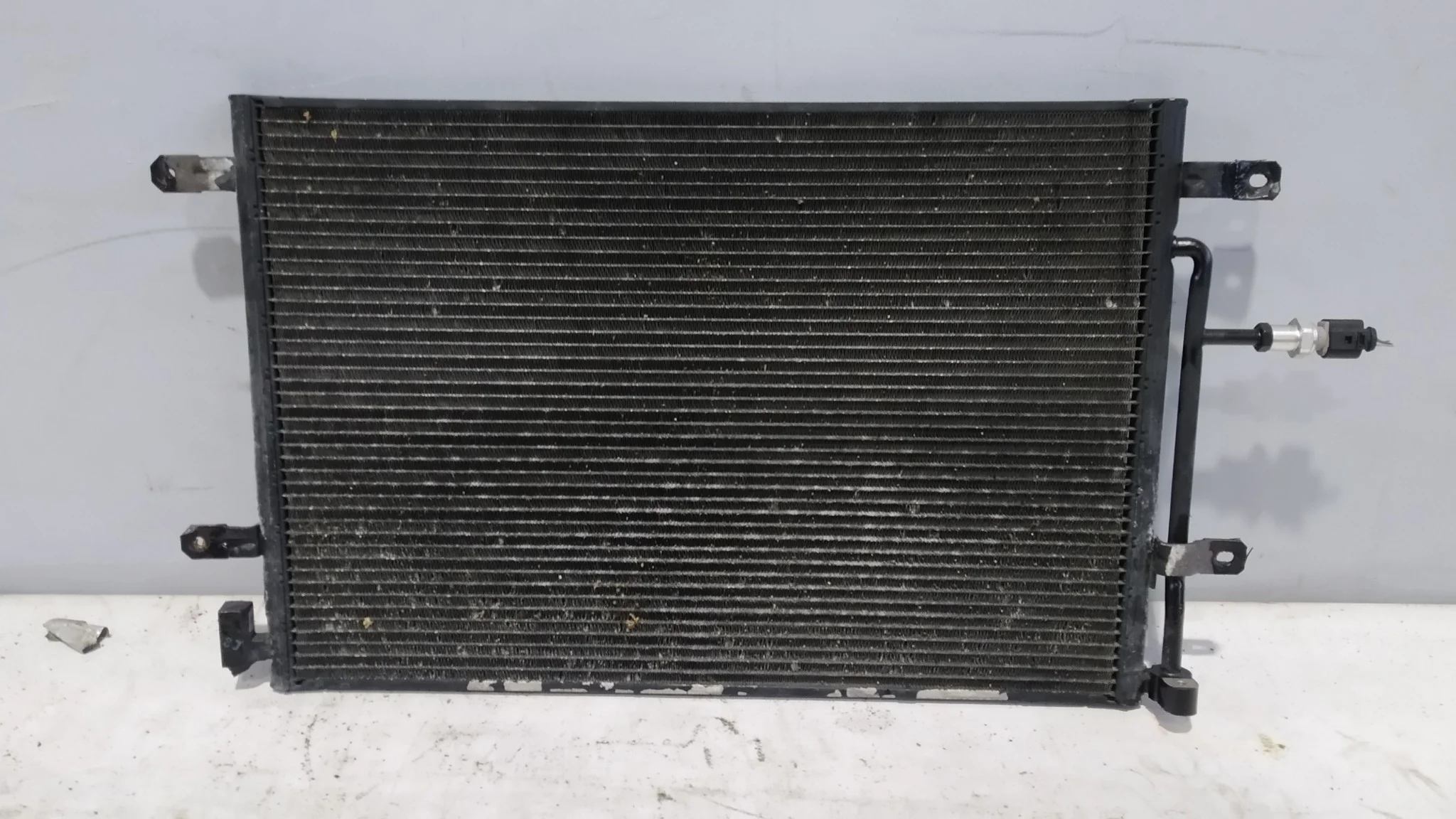 РАДИАТОР КОНДИЦИОНЕРА AUDI SEAT 8E0260403T KB482Z