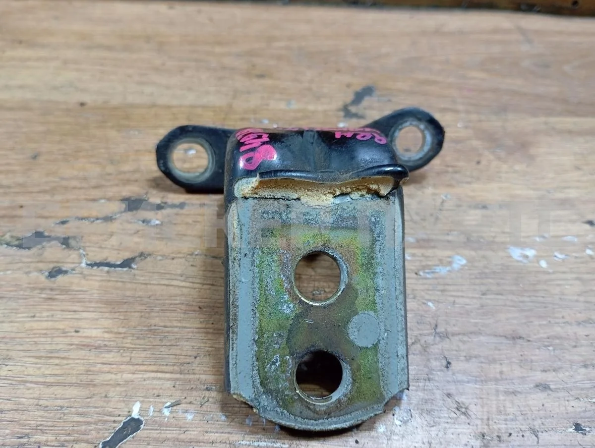 Петля двери зад правой Ниссан Максима 5  A33