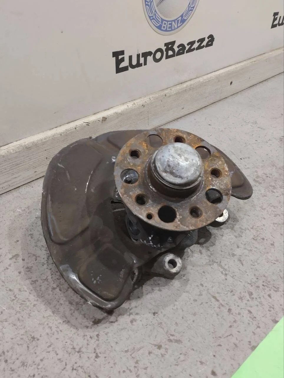 Поворотный кулак левый Mercedes W212