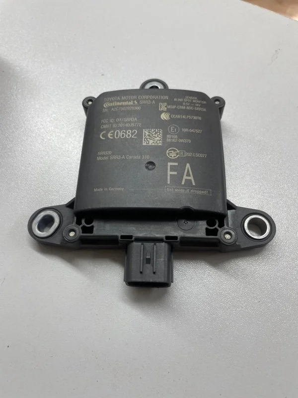 Датчик слепой зоны Toyota Land Cruiser 2017 881620W370 URJ202 1VD-FTV 4.5