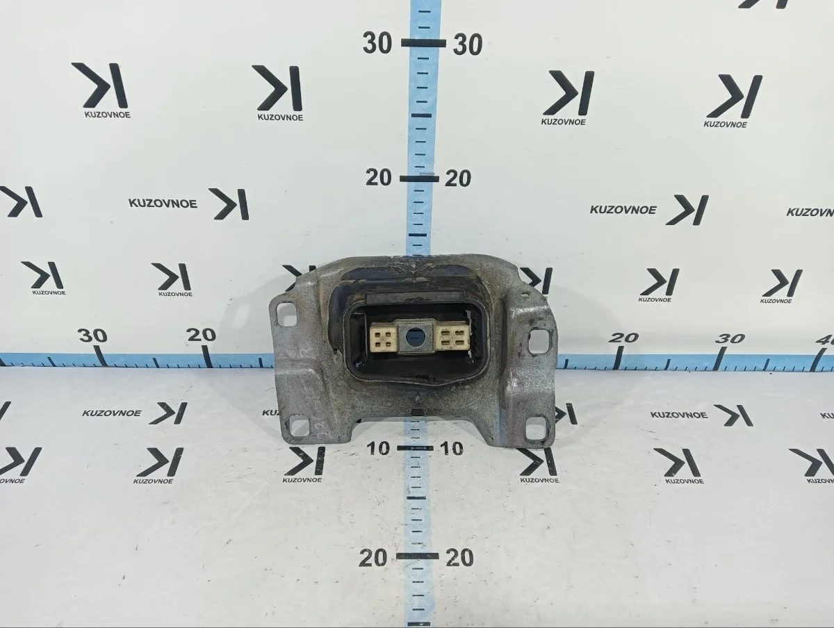 Подушка опора кпп Ford Focus 2015 CB8