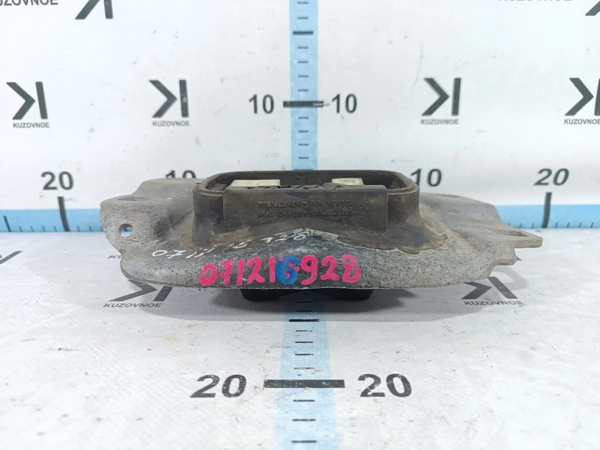 Подушка опора кпп Ford Focus 2011 CB8