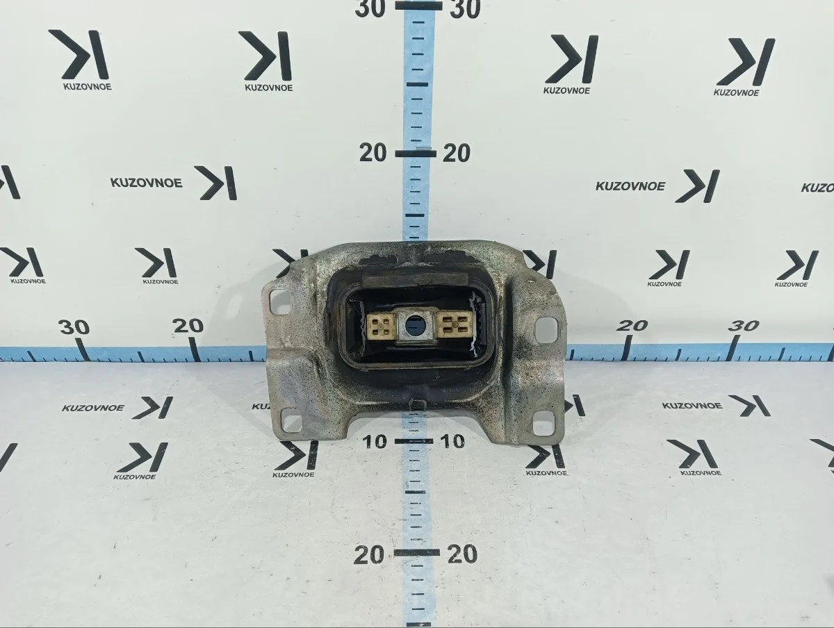 Подушка опора кпп Ford Focus 2012 CB8