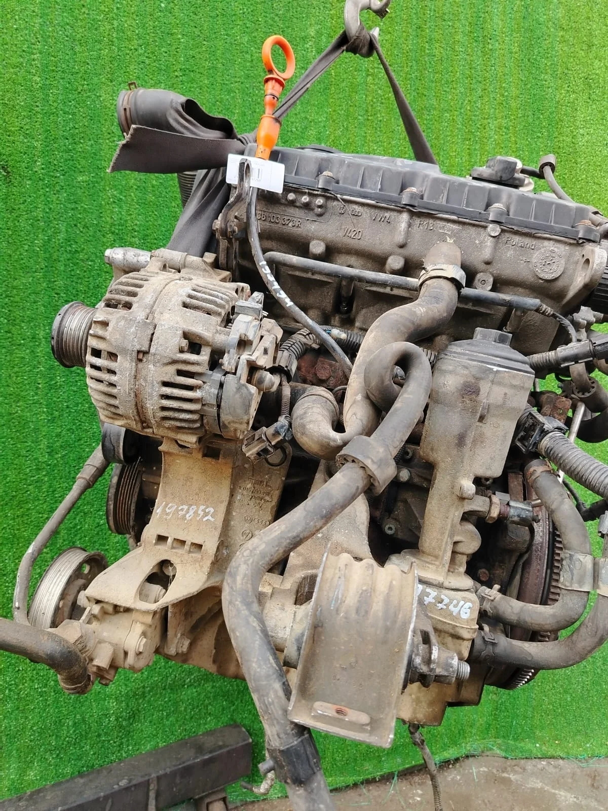 Кронштейн генератора и компрессора VOLKSWAGEN TRANSPORTER T5 1,9 AXB TDI 2004- б/у TRANSPORTER T5(2003-2015);TOUAREG(2003-2010)