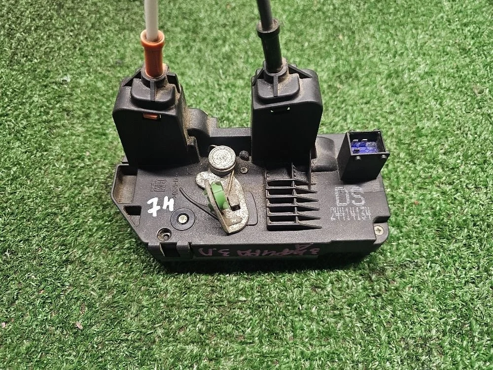 Замок  задней левой двери Opel Zafira A