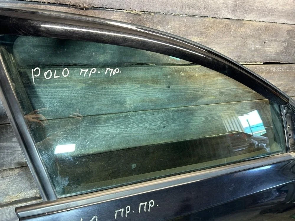 Стекло двери передней правой Volkswagen Polo