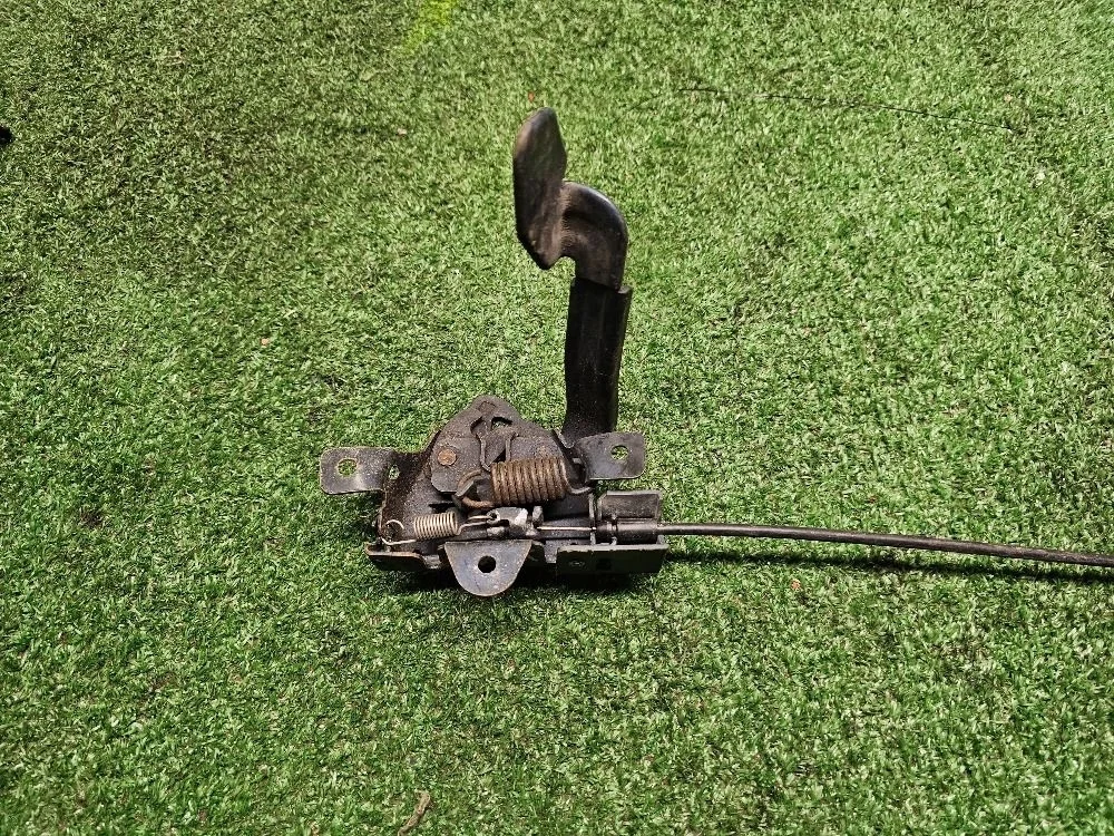 Замок капота Hyundai Solaris