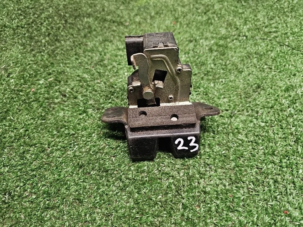 Замок багажника KIA Venga