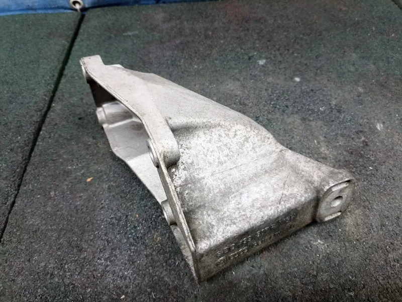 Кронштейн двигателя Volkswagen Passat B5 2001 8D0199307P B5 1.6 ARM