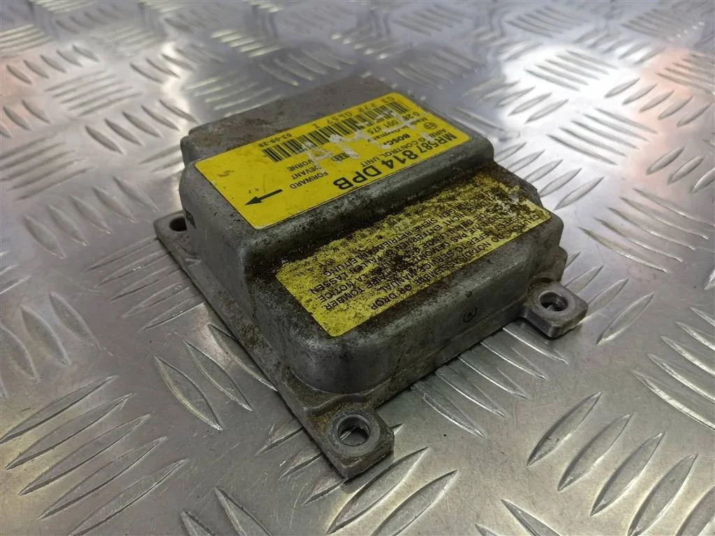 Блок управления SRS (AIR BAG) MITSUBISHI Space St