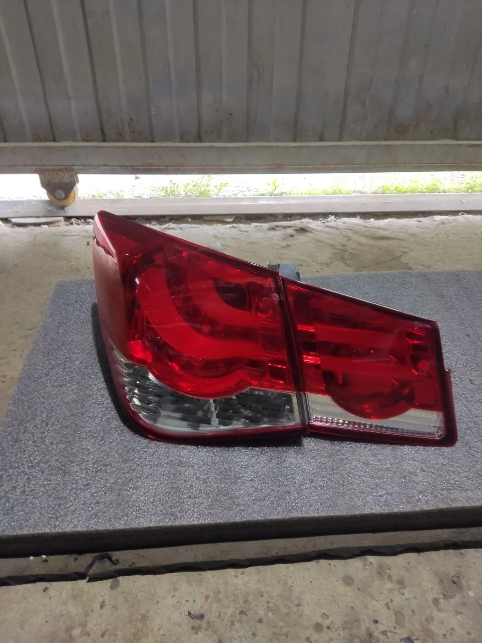 Фонари Chevrolet Cruze 2015 95039730 J300, задние левые