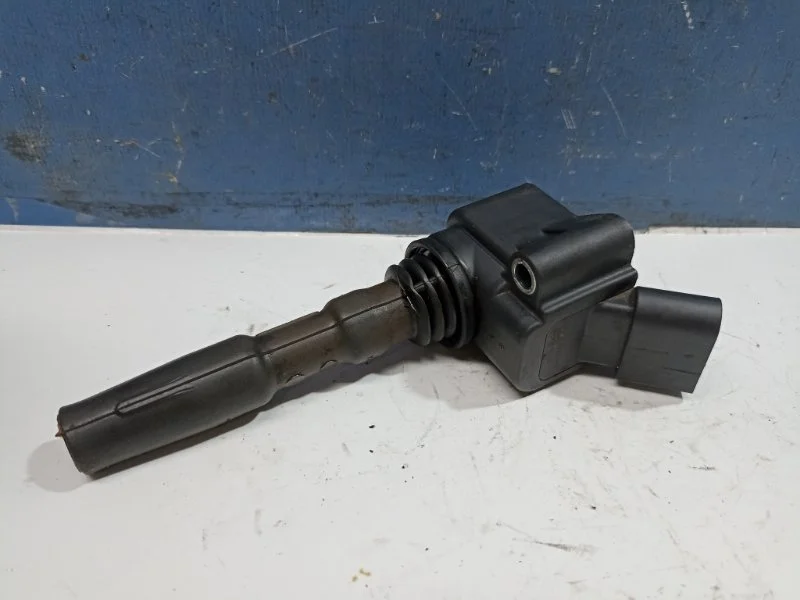 Катушка зажигания Volkswagen Golf 7 2015 04E905110K 1.4 CMBA