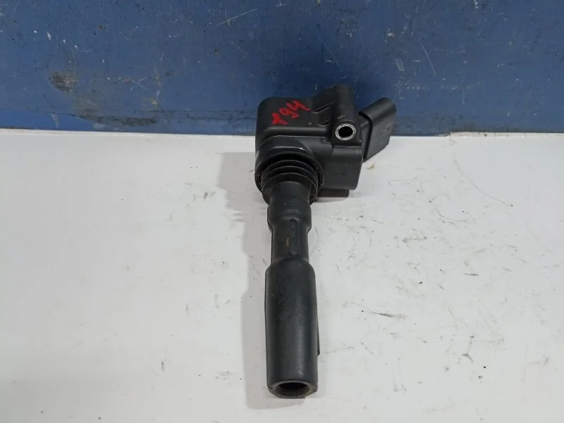 Катушка зажигания Volkswagen Golf 7 2015 04E905110K 1.4 CMBA