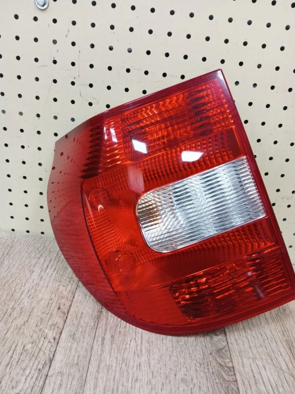 Фонарь задний наружный Skoda Yeti I (2009—2014) Yeti I (2009—2014) 5L, SUV