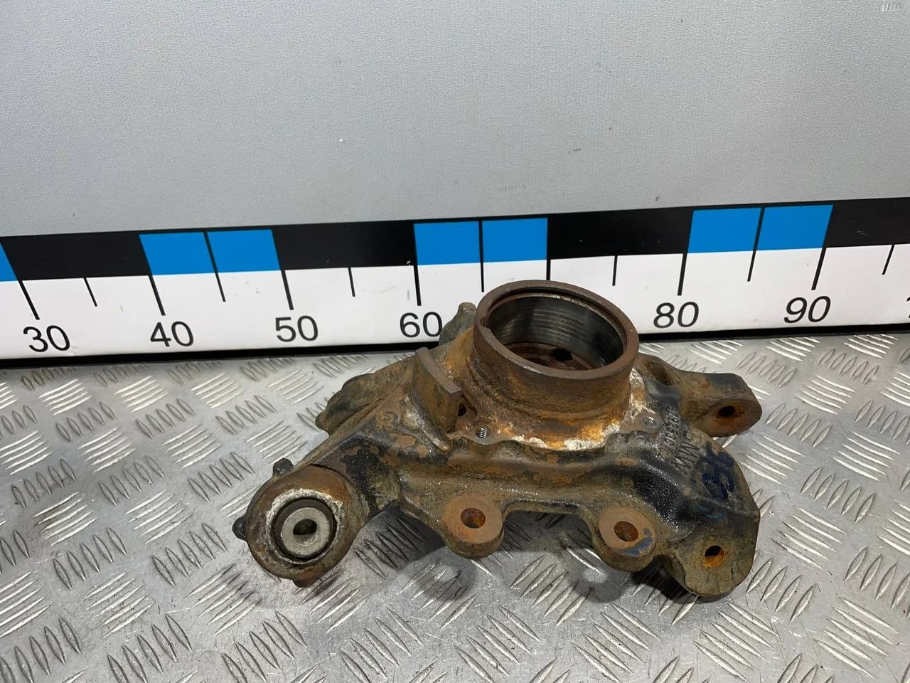 [Б/У] Кулак задний правый [Код: 00615159 ]