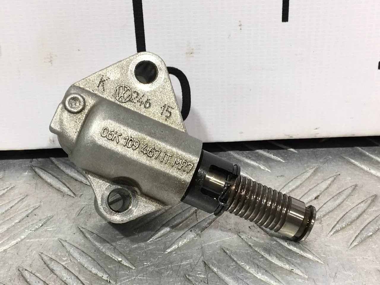 [Б/У] Натяжитель цепи ГРМ [Код: 00615933 ]