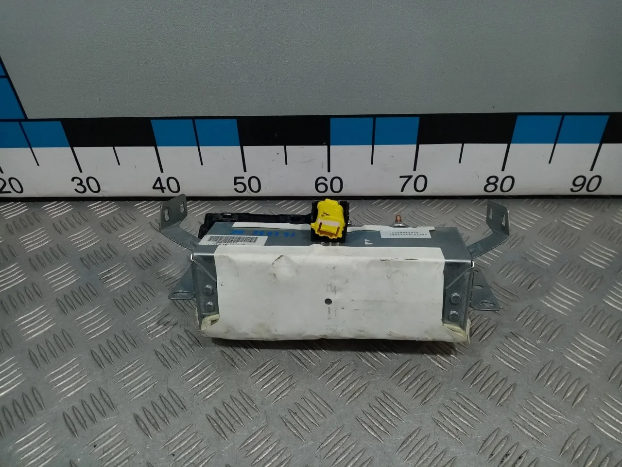 [Б/У] Подушка безопасности в торпедо - Скол пластика крепления [Незначительные дефекты] [Код: 00616172 ]