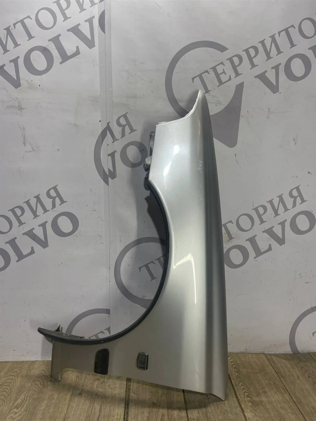 Крыло переднее левое