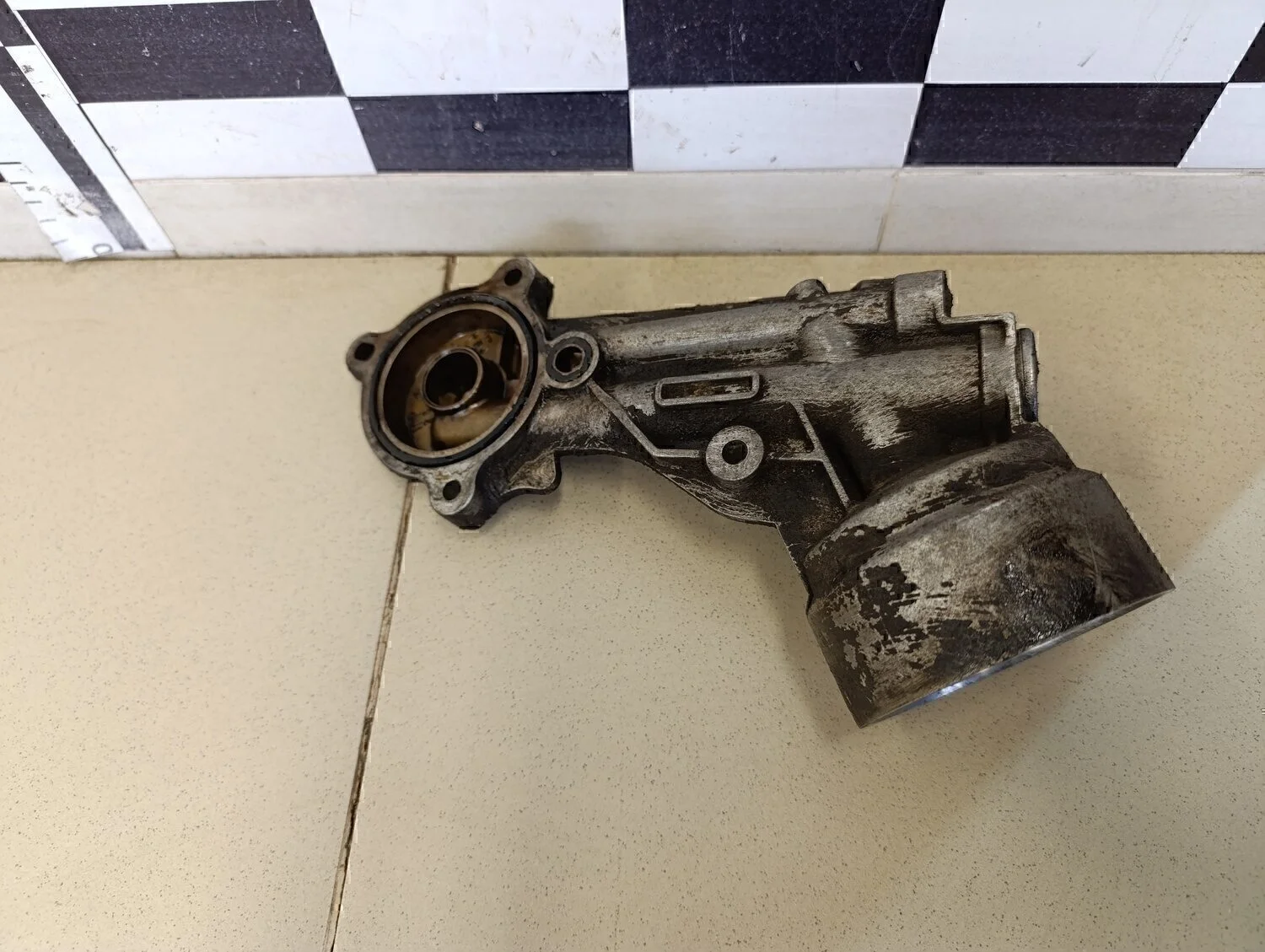 Кронштейн масляного фильтра C3 2002-2009