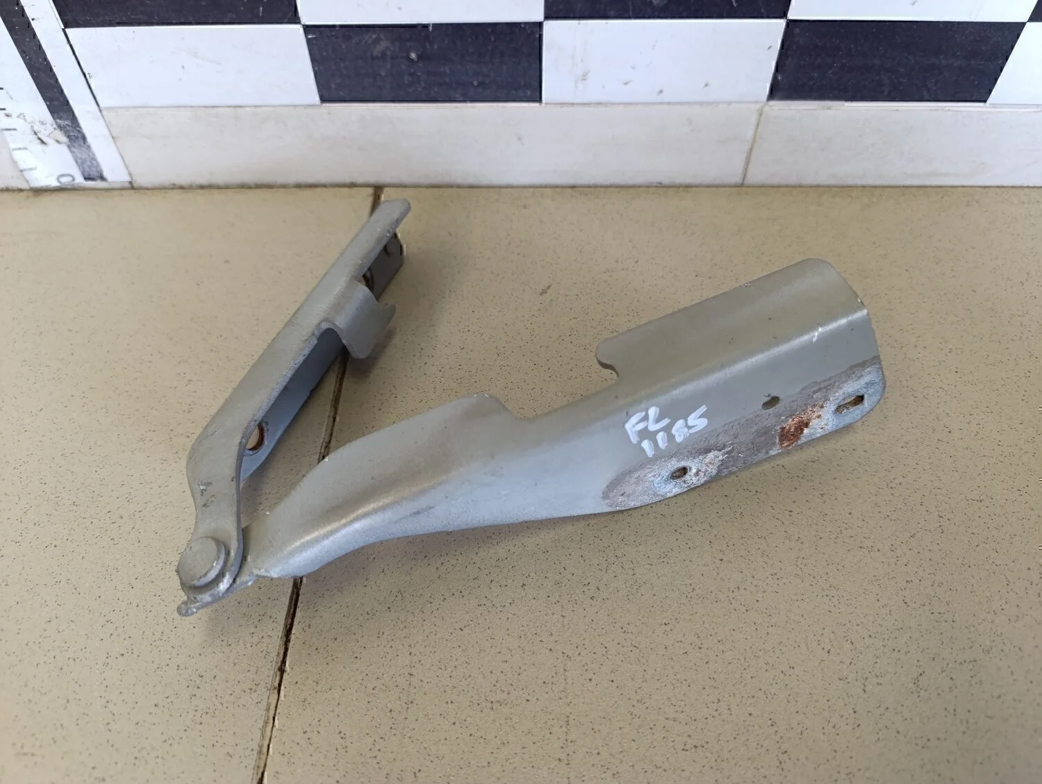 Петля капота левая C3 2002-2009