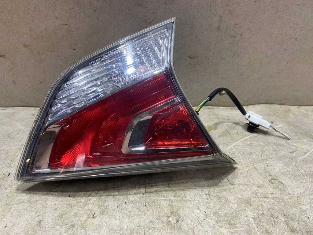 Фонарь задний левый внутренний Nissan X-Trail T32