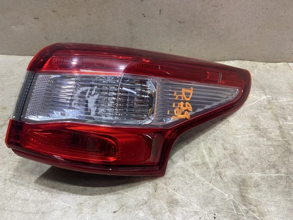 Фонарь задний правый Nissan Qashqai J11 дефект