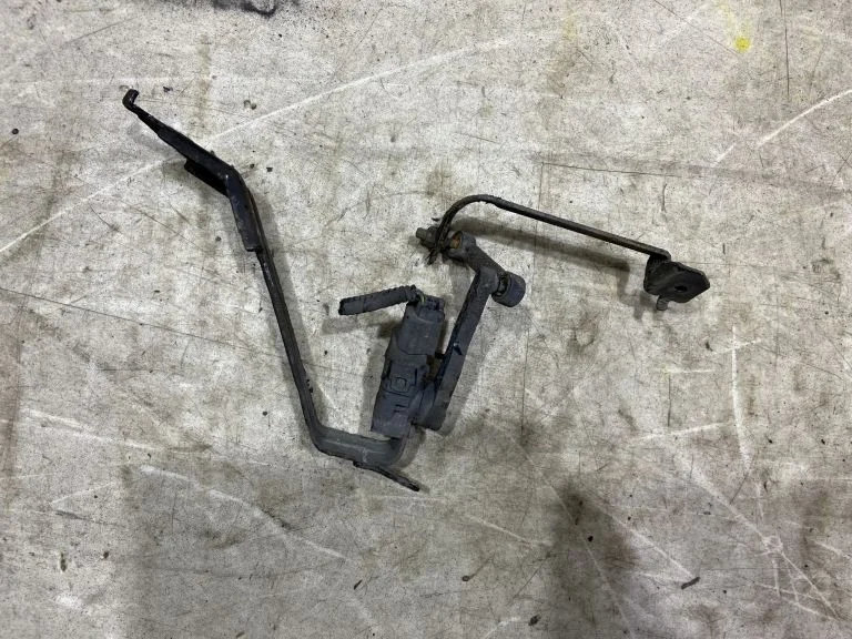 Датчик положения кузова Nissan Qashqai J11