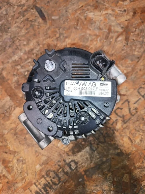 Генератор с обгонной муфтой 140а Audi A3 2009 8PA