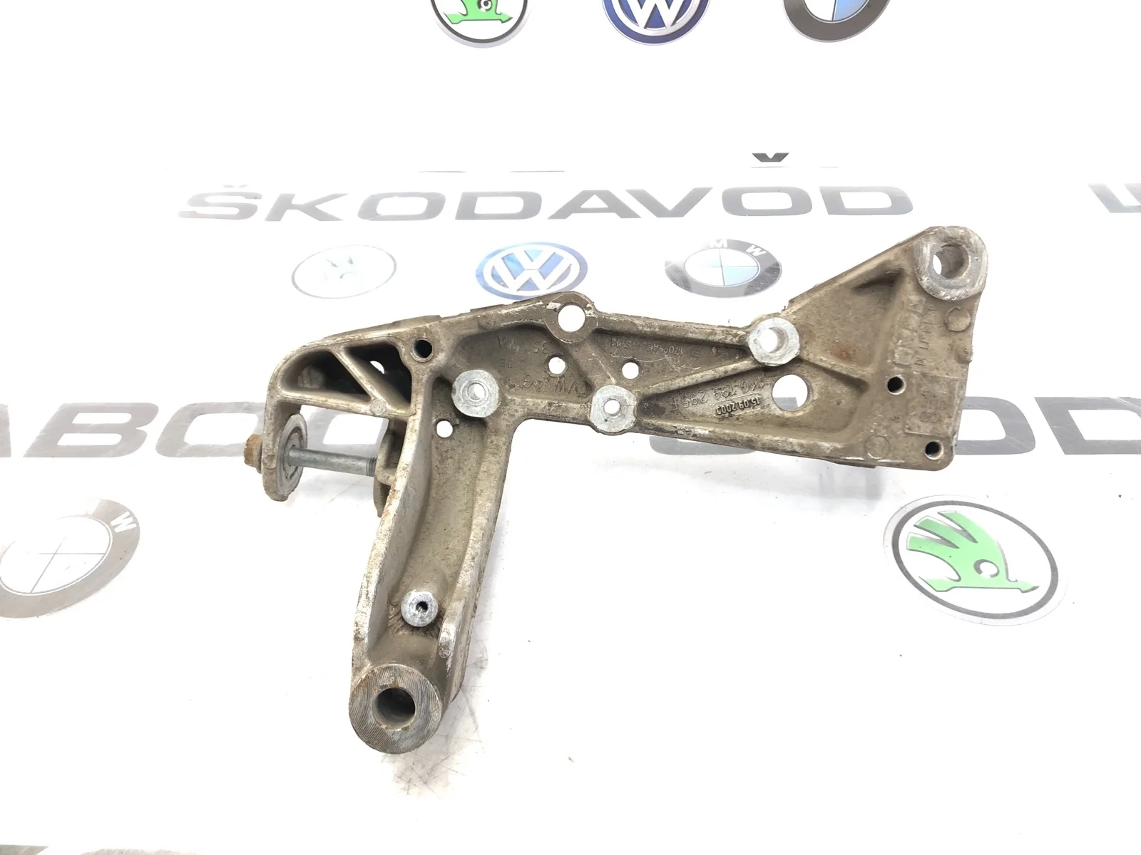 Кронштейн подрамника Skoda Octavia 2010 1K0199295F A5 (1Z) 1.4 CAXA, передний левый