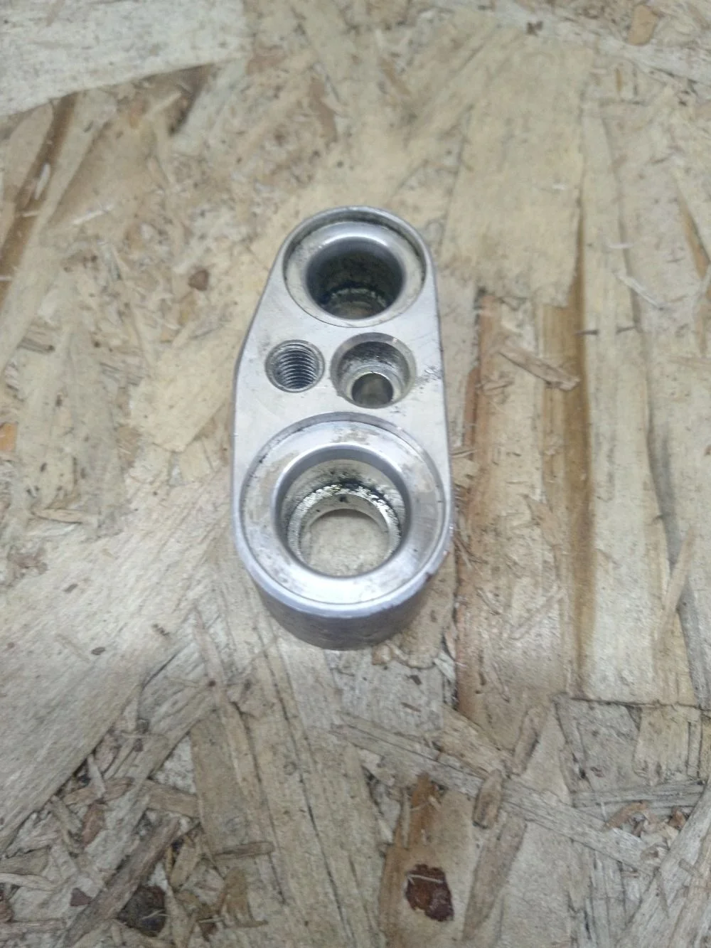 Клапан кондиционера Ford Kuga I (2008—2012) 2012 белый