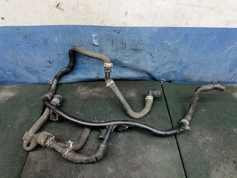 Патрубок системы охлаждения Volkswagen Golf 7 2015 04E121070L 1.4 CMBA