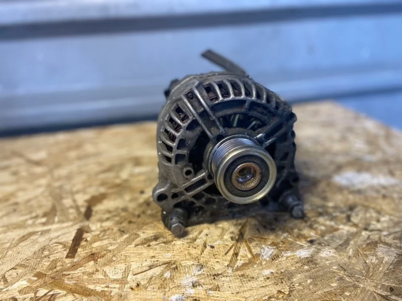 Генератор Volkswagen Tiguan 2012 03C903023A NF CAX