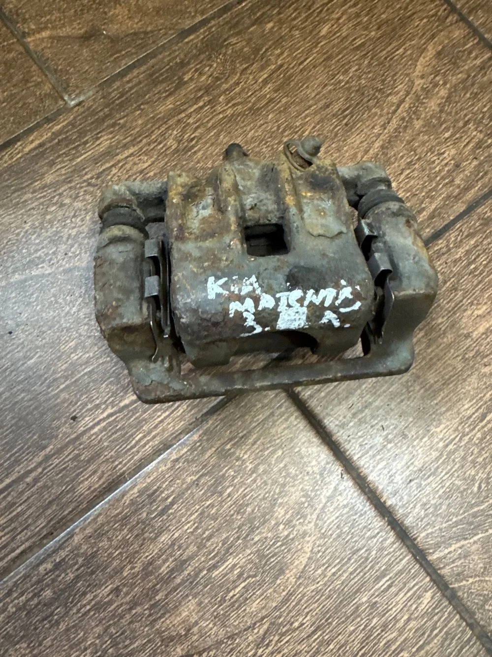 Суппорт тормозной Kia Magentis I (2000—2003)