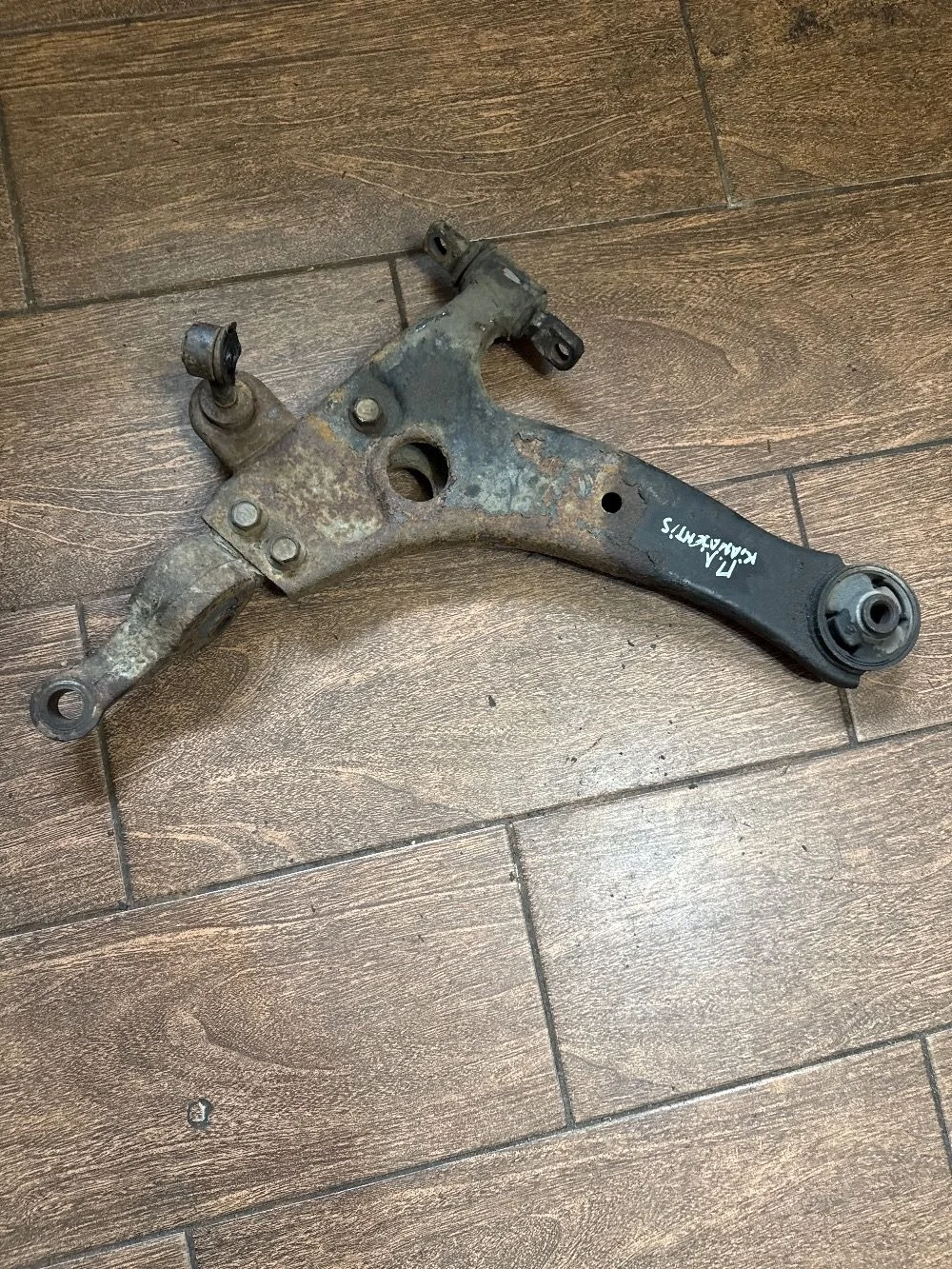 Рычаг передний левый Kia Magentis I (2000—2003)