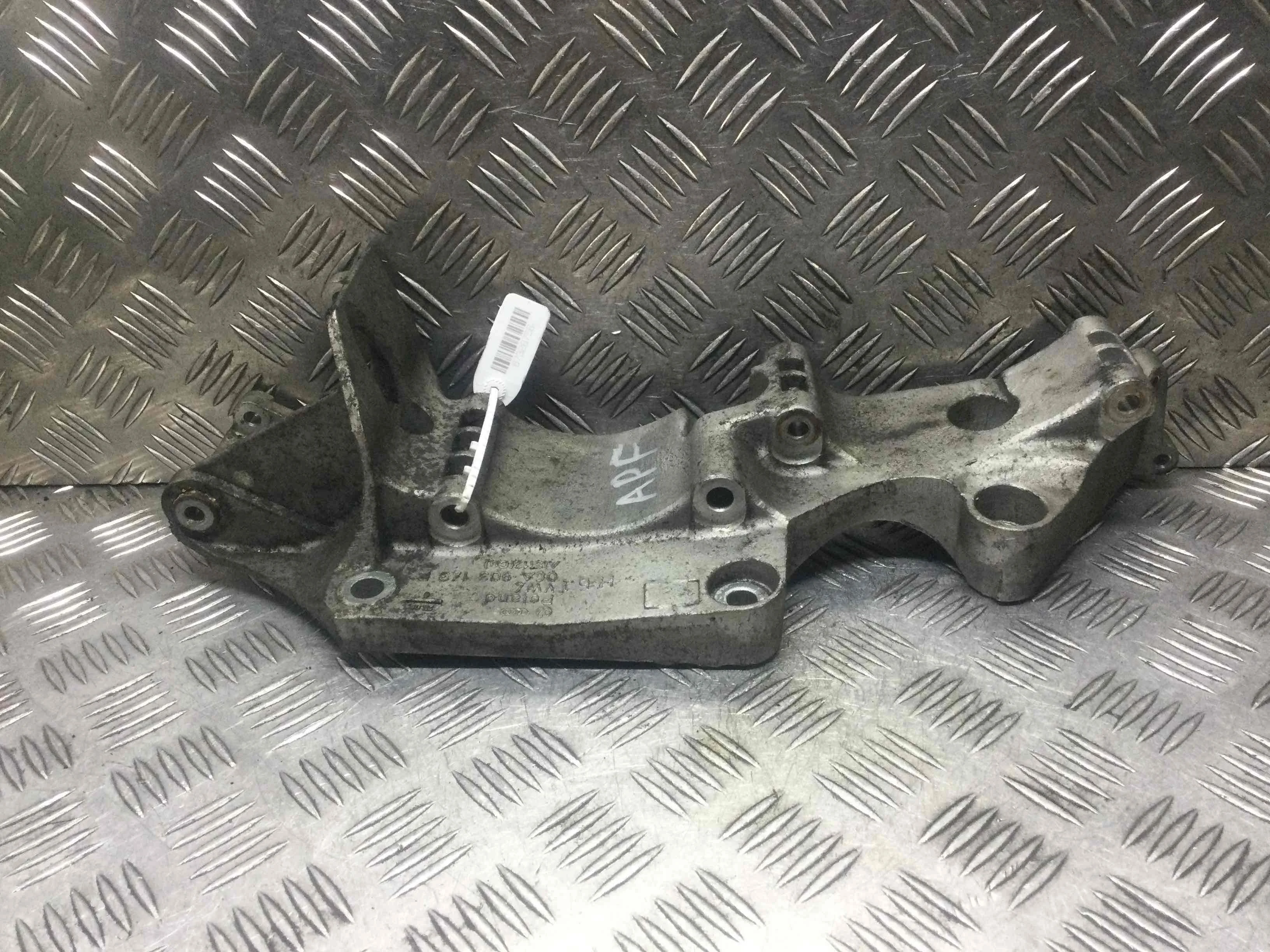 Кронштейн Volkswagen Golf 4 поколение (1997-2004) бензин 1.6 i Механика Х/б