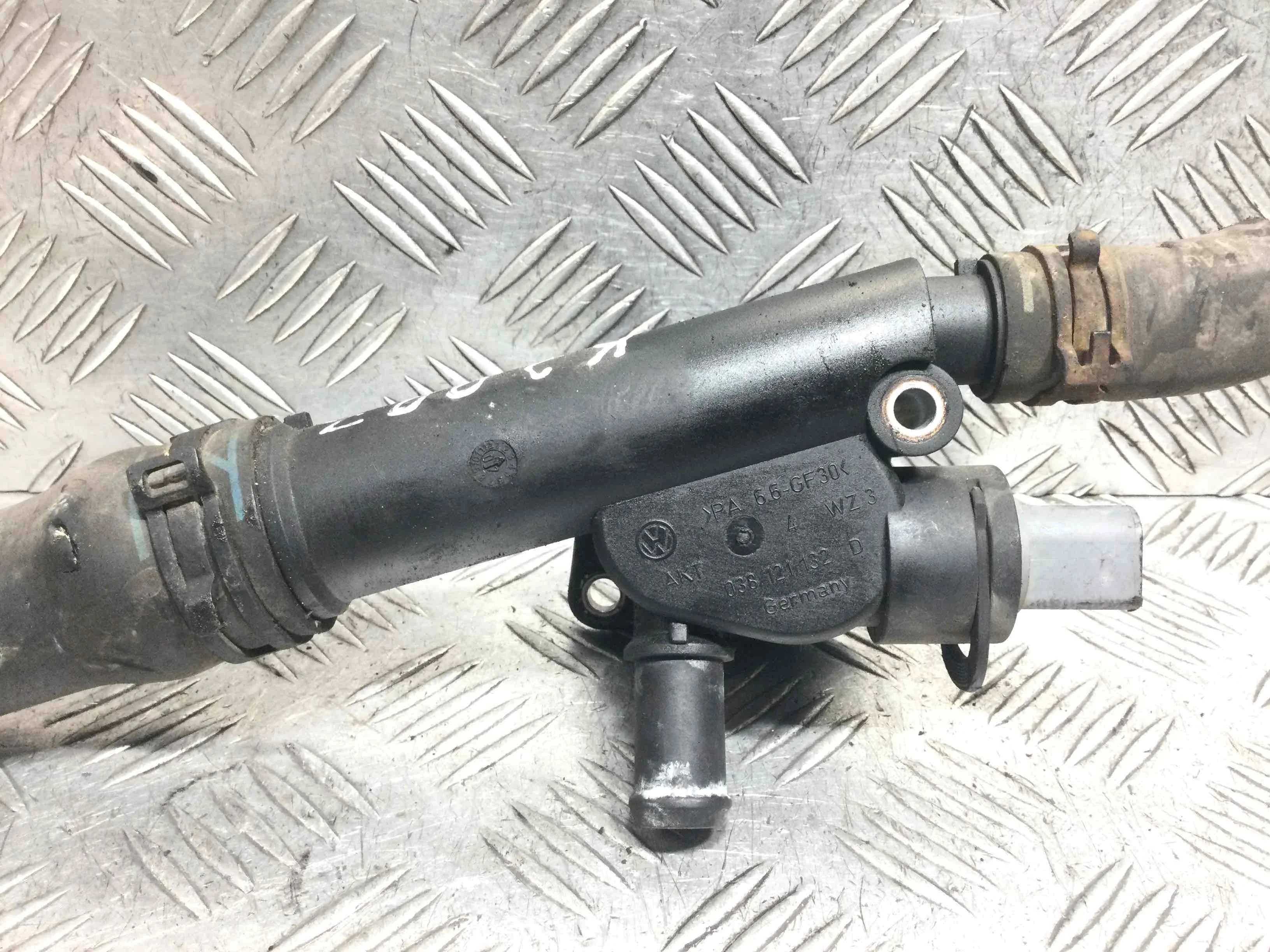 Фланец (тройник) системы охлаждения Volkswagen Touran 1 поколение [рестайлинг] (2006-2010) дизель 1.9 TDI Механика Фургон