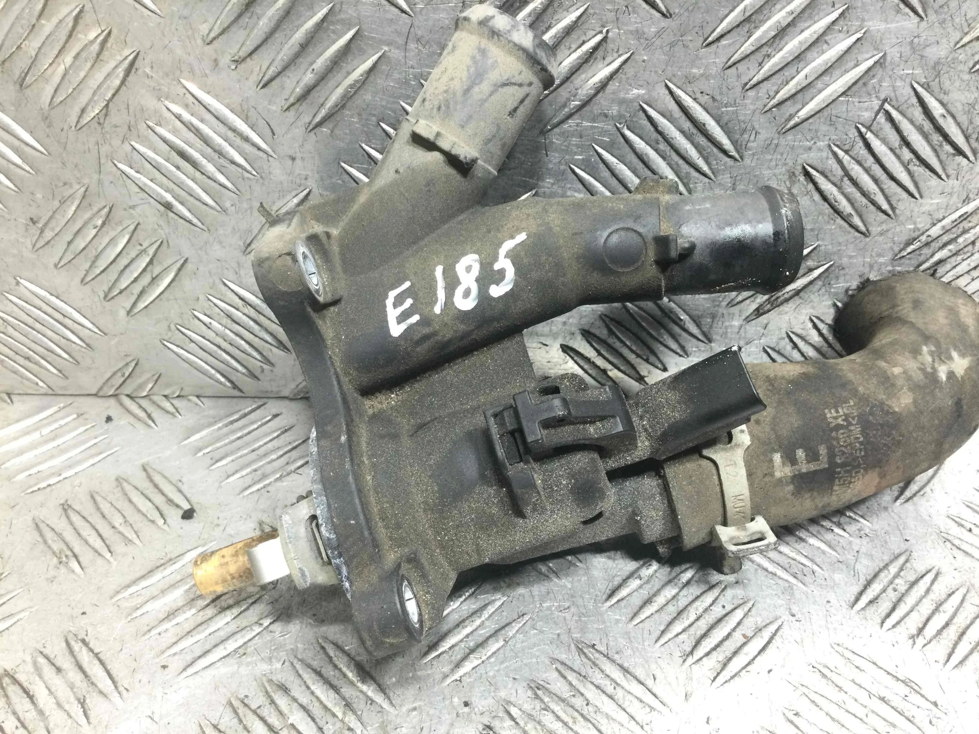 Корпус термостата Ford Focus 2 поколение (2005-2008) бензин 1.6 i Механика Х/б