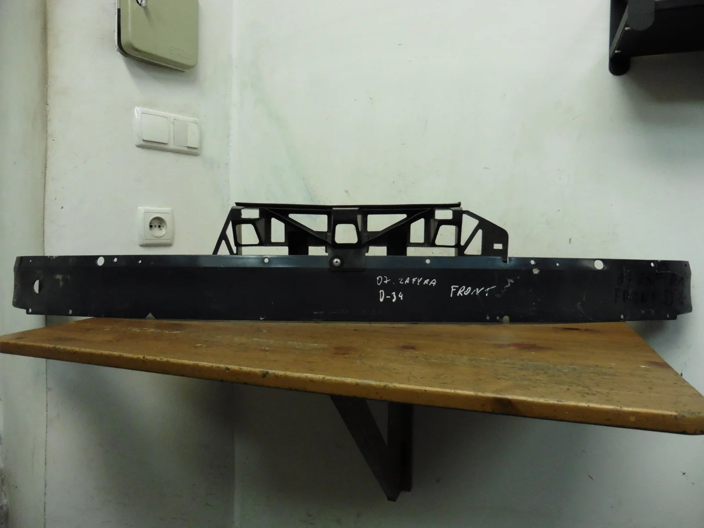 Усилитель переднего бампера в сборе Опель Зафира Б