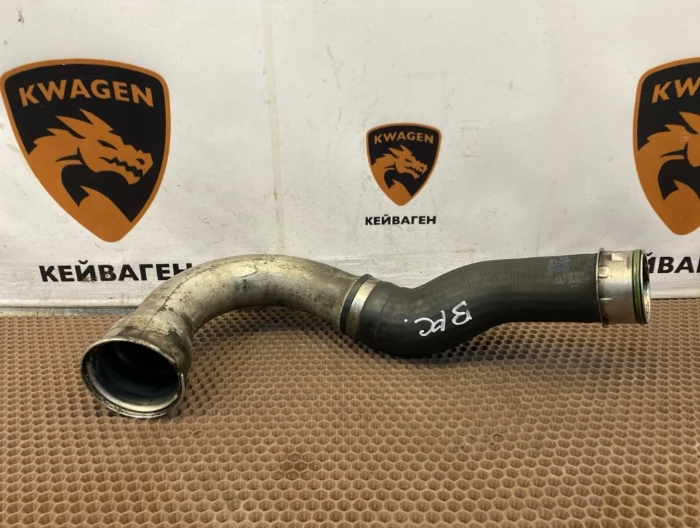 Патрубок интеркулера Volkswagen Multivan 2009 T5