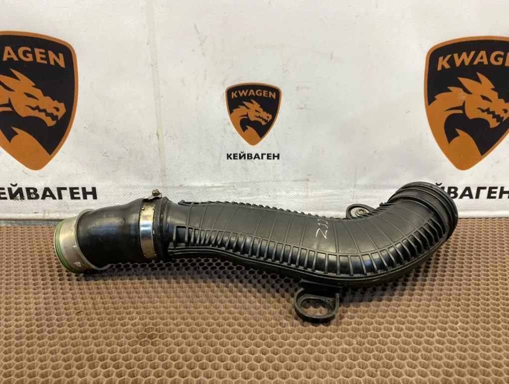 Патрубок интеркулера Volkswagen Passat 2013 B7