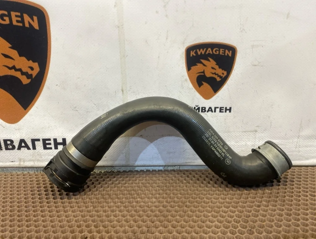 Патрубок системы охлаждения Mercedes-Benz -Class 2011 W213