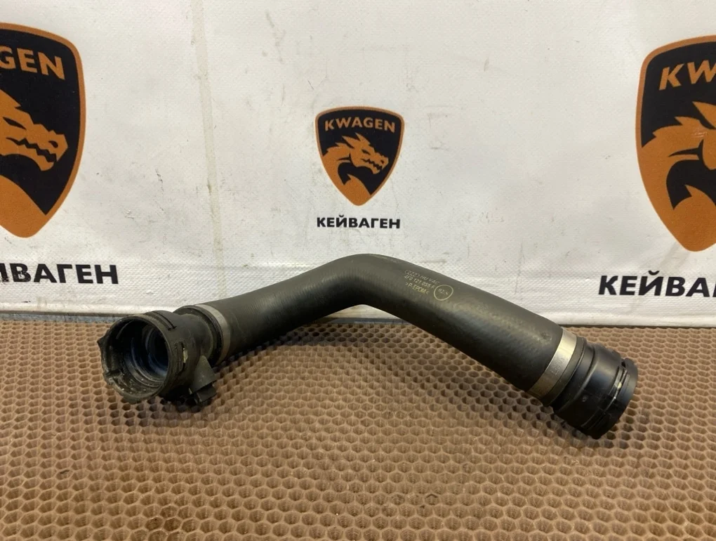 Патрубок системы охлаждения Audi A6 2008 C6