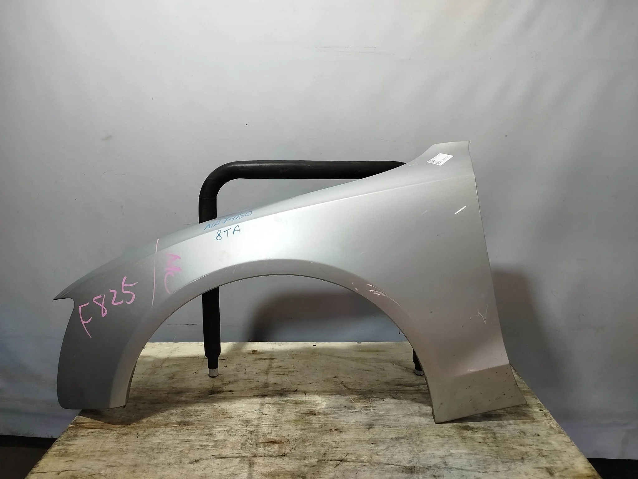 КРЫЛО AUDI 8T0821105H ПЕРЕД ЛЕВО серебро, LX7W NA7460