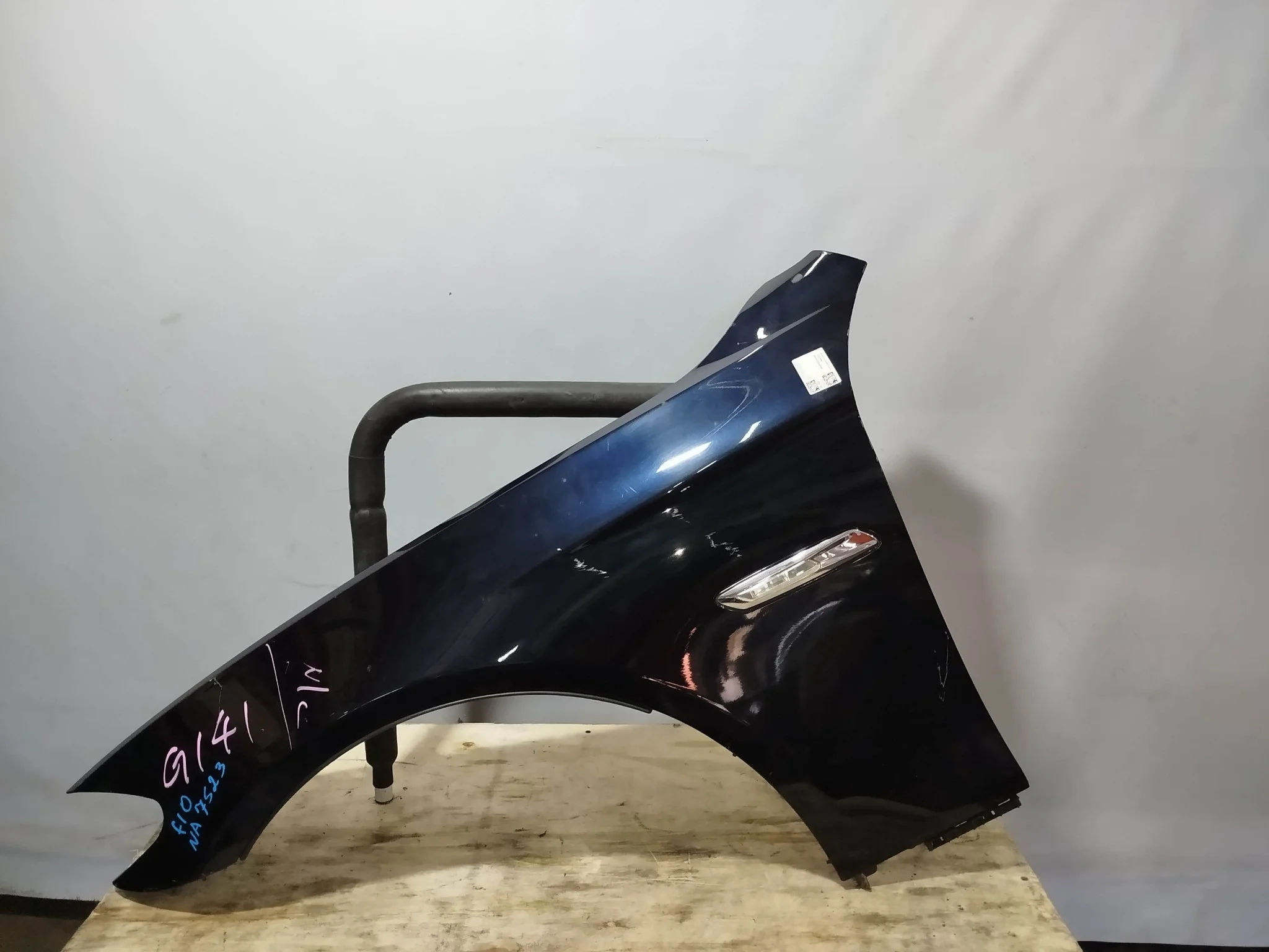 КРЫЛО BMW 41357248659 ПЕРЕД ЛЕВО темно-фиолетовый NA7523